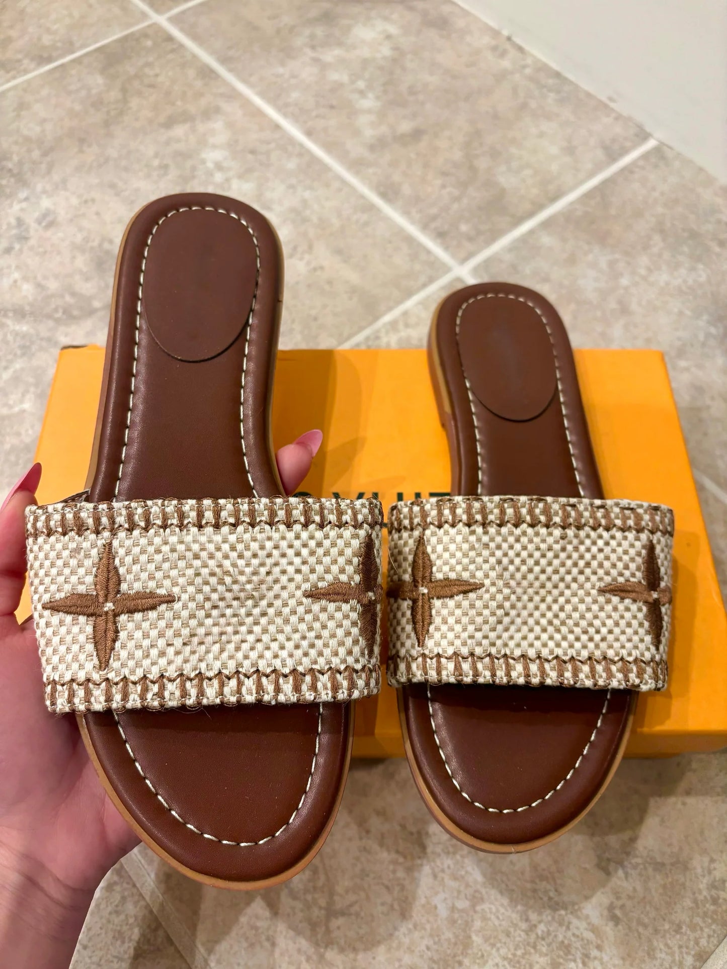 BROWN FLATS-1000